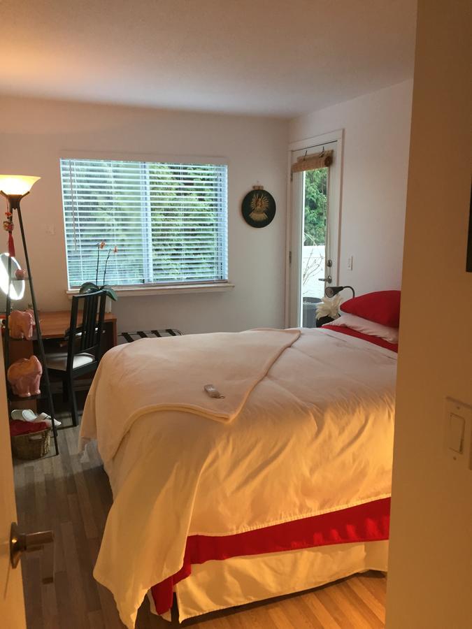 A Room At The Camelia Bed And Breakfast Tsawwassen Exterior foto